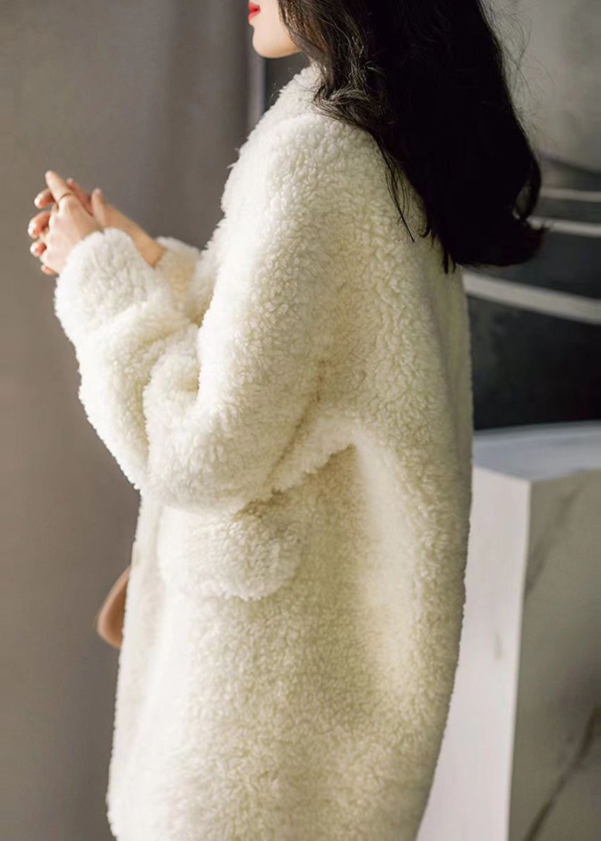Well Tailored Coat with a Graceful Silhouette