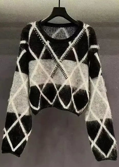 Effortlessly Elegant Sweater with a Timeless Design