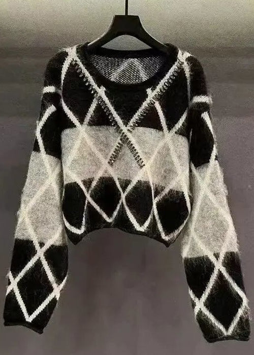 Effortlessly Elegant Sweater with a Timeless Design