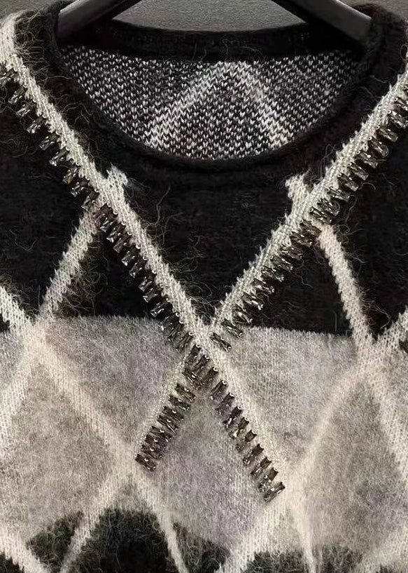 Effortlessly Elegant Sweater with a Timeless Design
