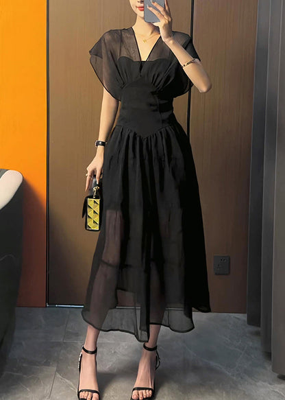 Beautifully Finished Dress in a Timeless Design