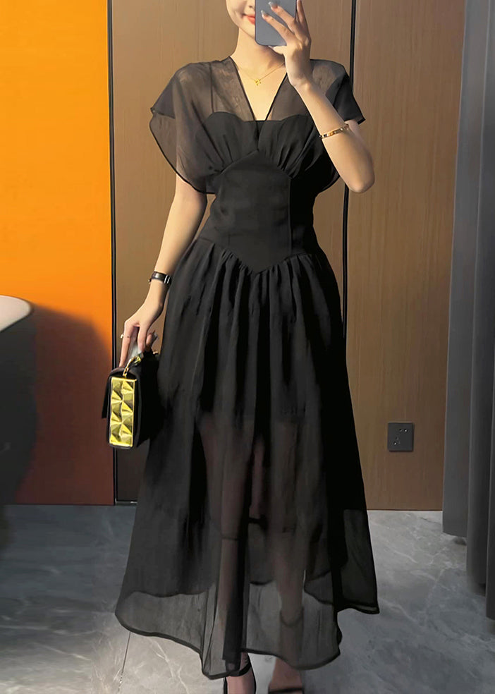 Beautifully Finished Dress in a Timeless Design