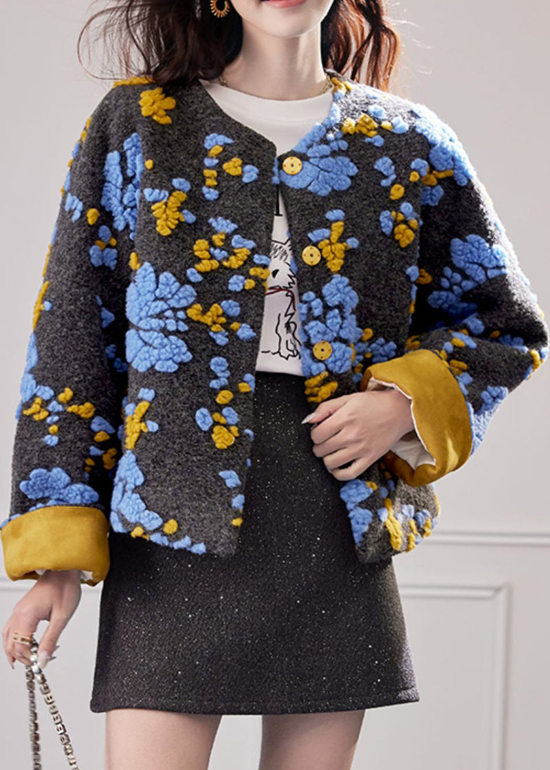 Gracefully Styled Coat for Any Occasion