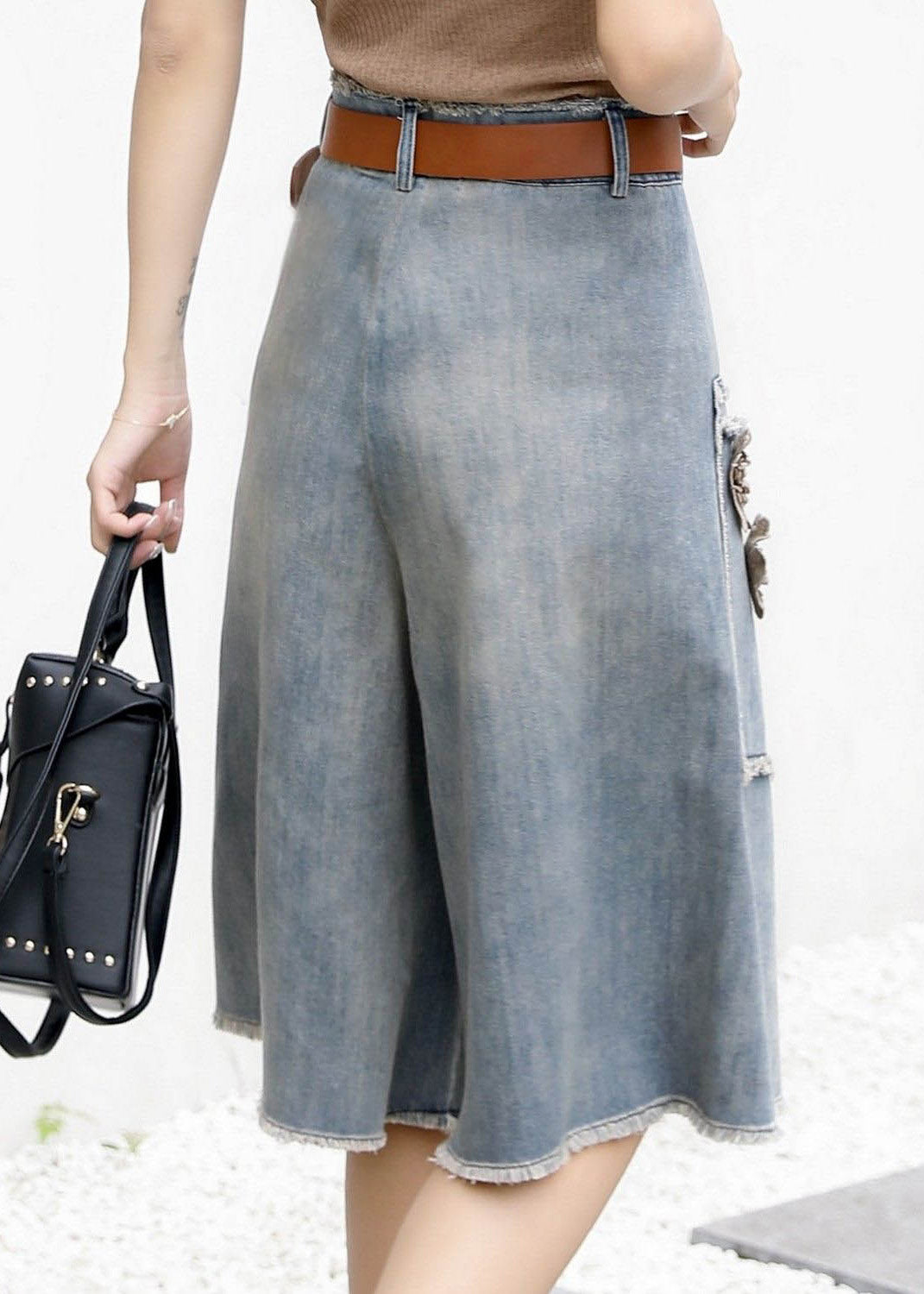 Effortlessly Elegant Pants with a Timeless Design