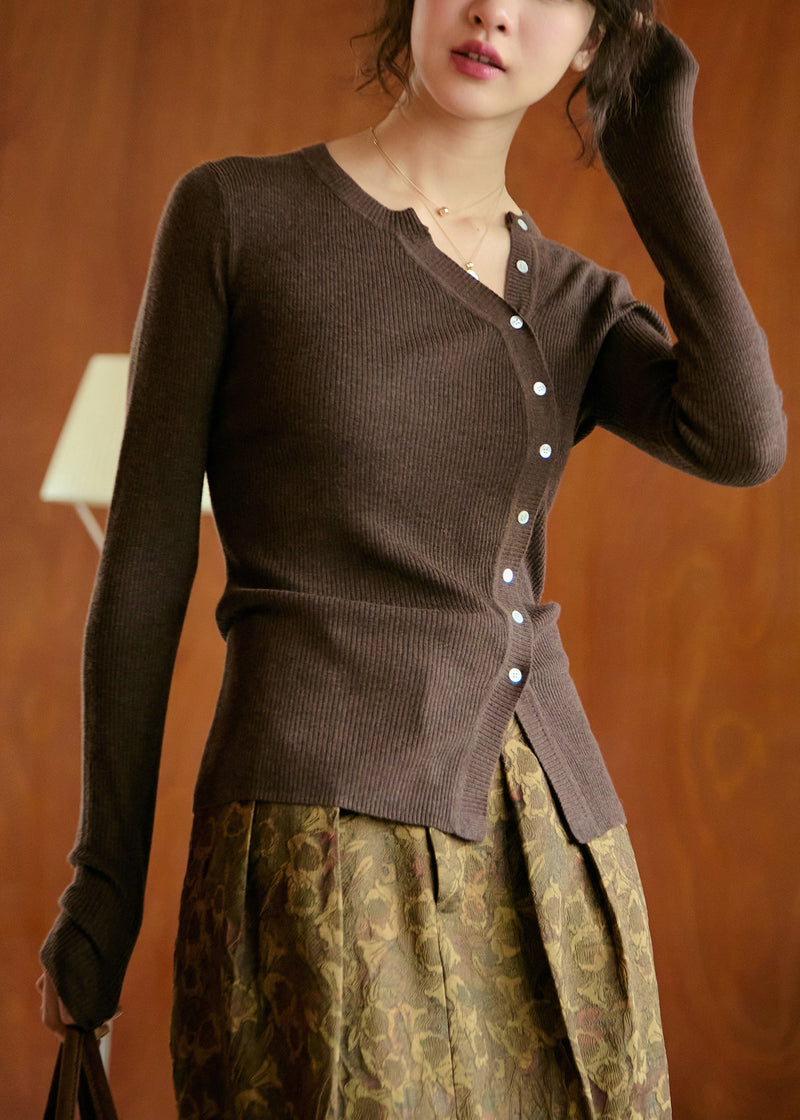 Beautifully Finished Top in a Timeless Design