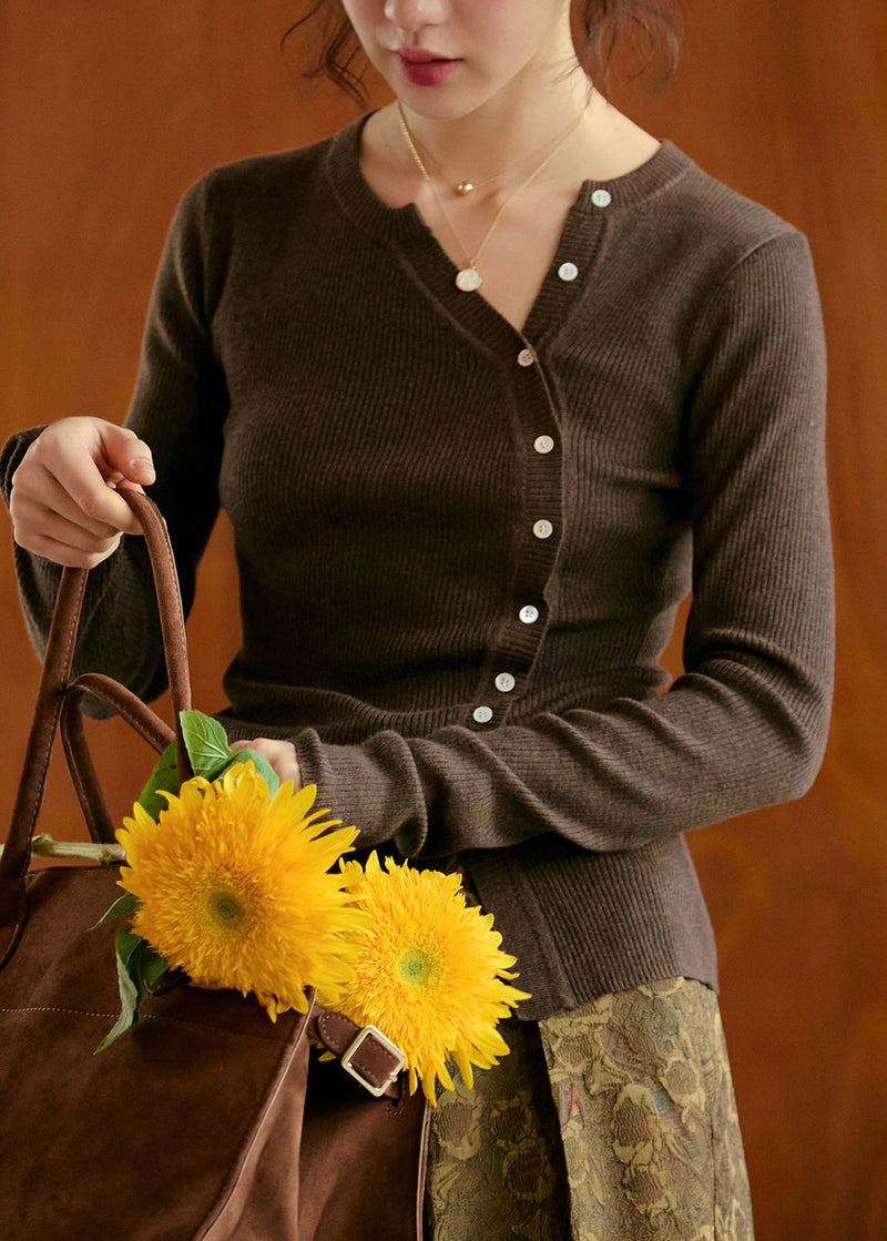 Beautifully Finished Top in a Timeless Design