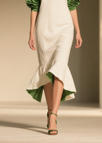 Beautifully Finished Dress in a Timeless Design