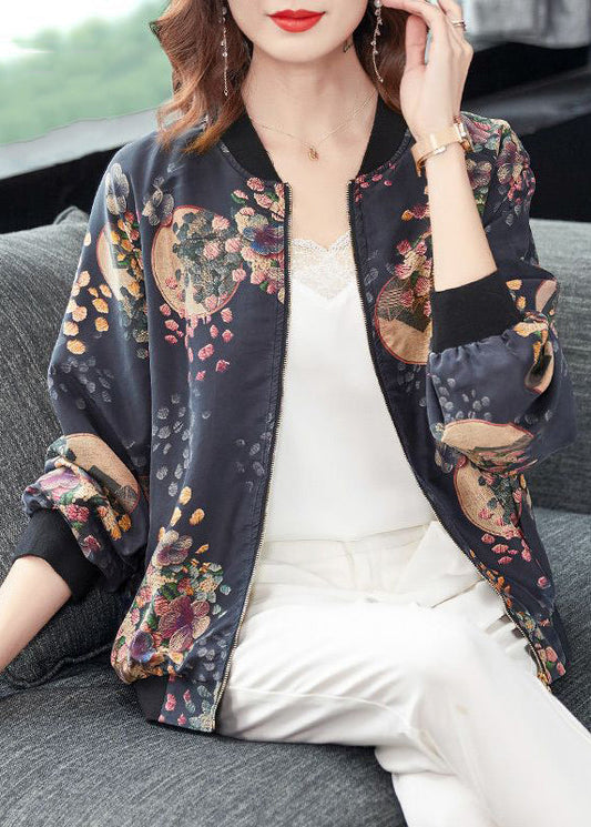 Well Tailored Coat with a Graceful Silhouette