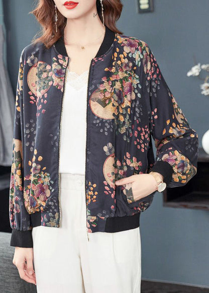 Well Tailored Coat with a Graceful Silhouette
