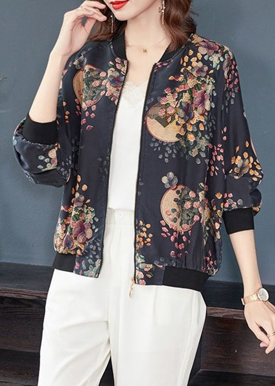 Well Tailored Coat with a Graceful Silhouette