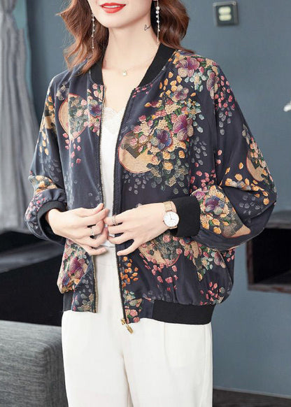 Well Tailored Coat with a Graceful Silhouette