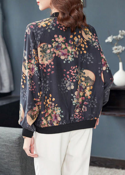 Well Tailored Coat with a Graceful Silhouette