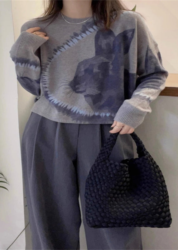 Effortlessly Elegant Sweater with a Timeless Design