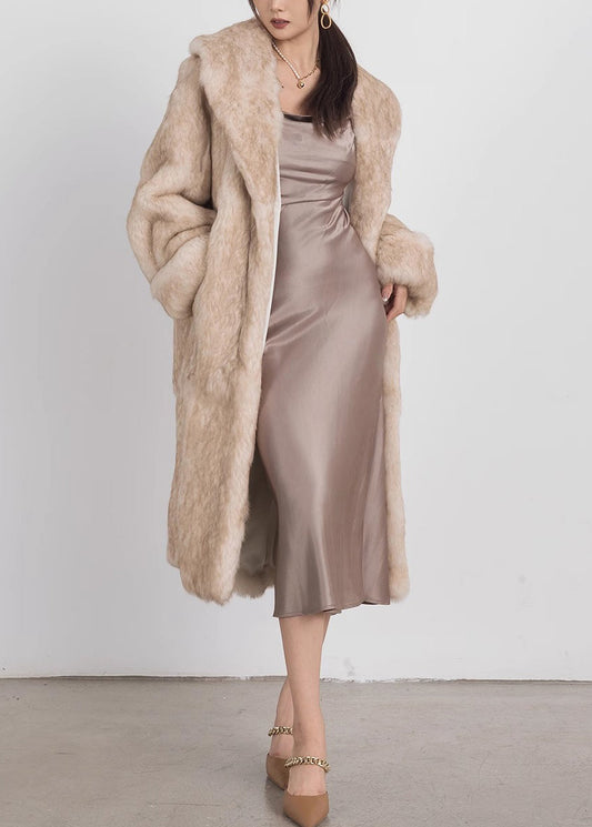 Well Tailored Coat with a Graceful Silhouette
