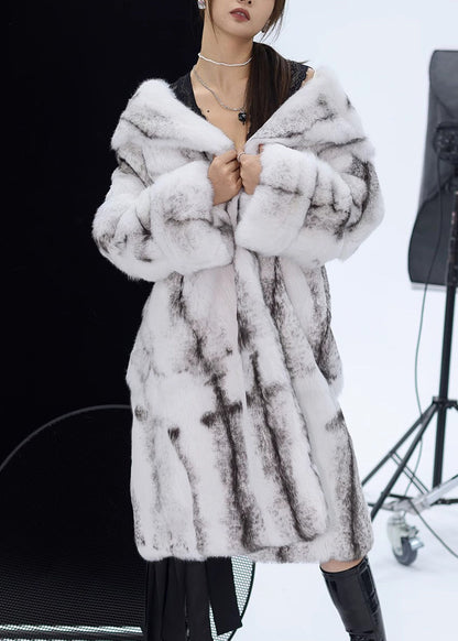 Well Tailored Coat with a Graceful Silhouette