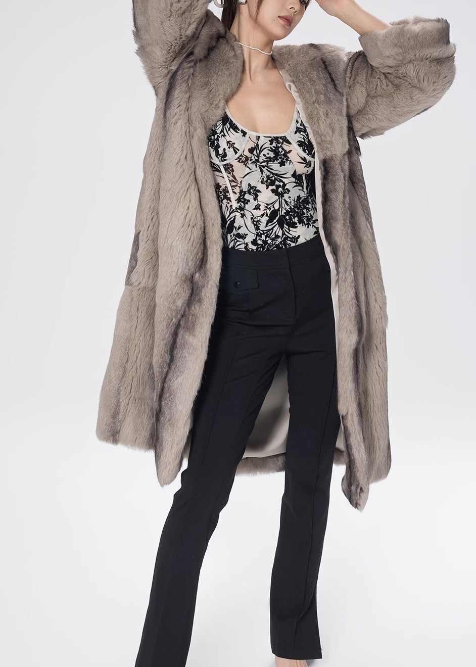 Well Tailored Coat with a Graceful Silhouette