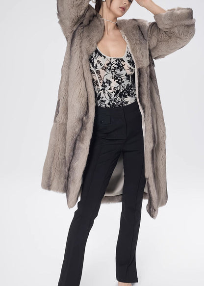 Well Tailored Coat with a Graceful Silhouette