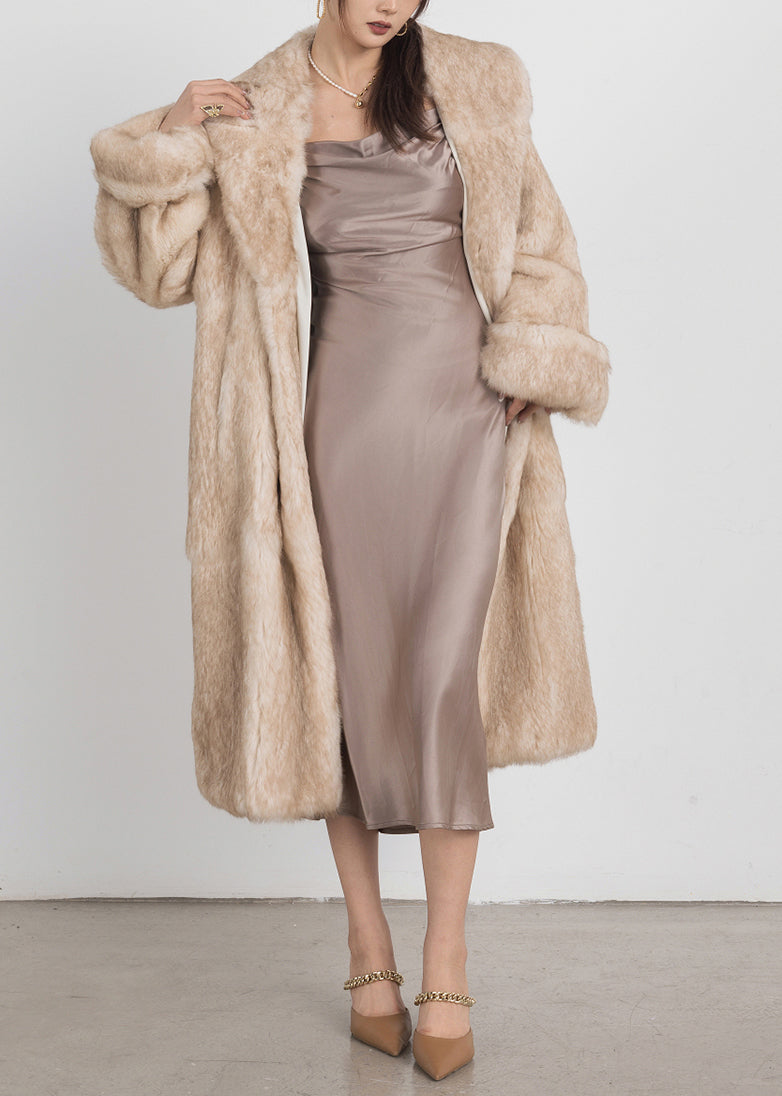 Well Tailored Coat with a Graceful Silhouette
