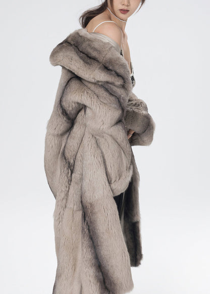Well Tailored Coat with a Graceful Silhouette