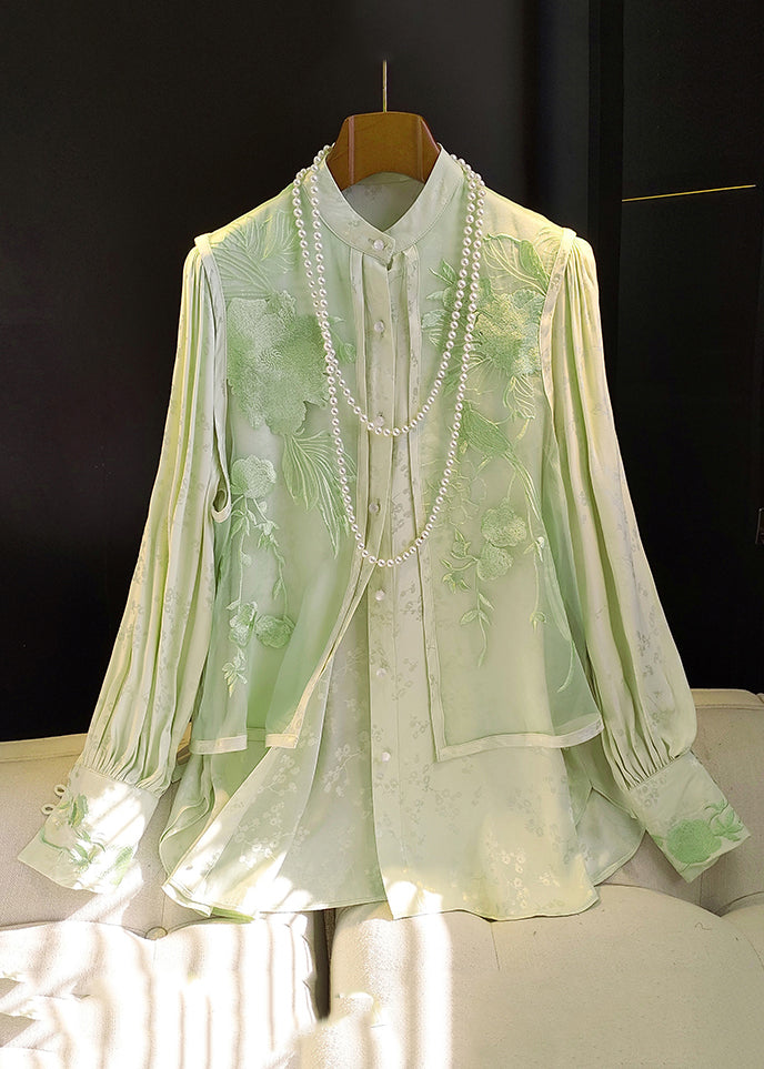 Well Tailored Blouse with a Graceful Silhouette