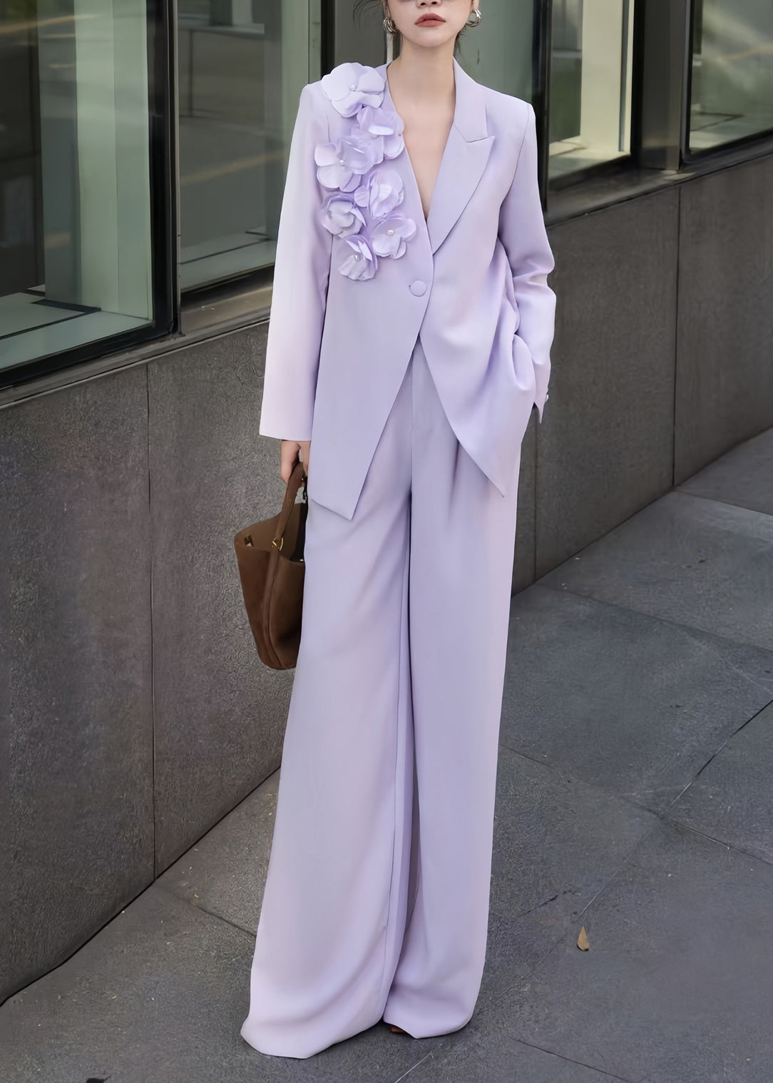 Effortlessly Elegant Pants with a Timeless Design