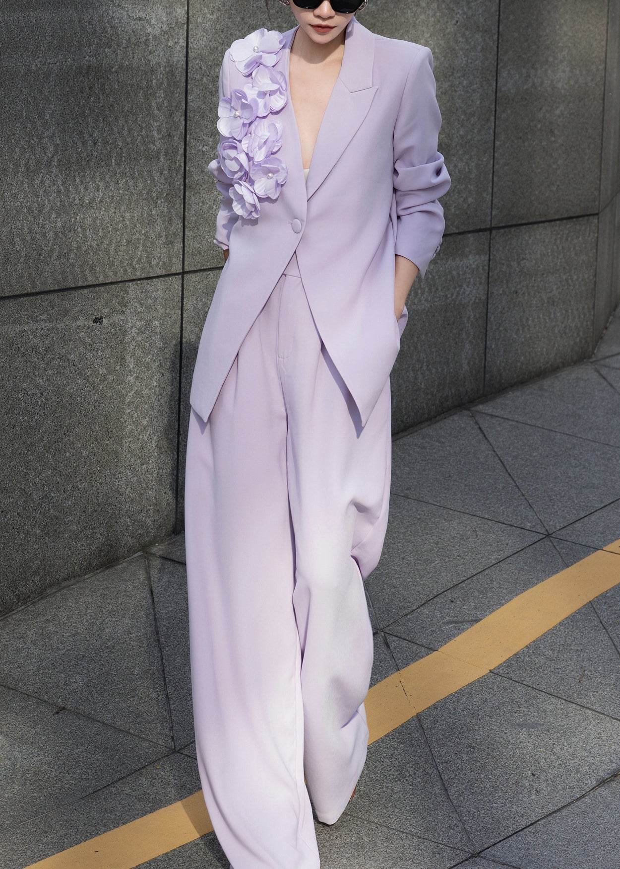Effortlessly Elegant Pants with a Timeless Design