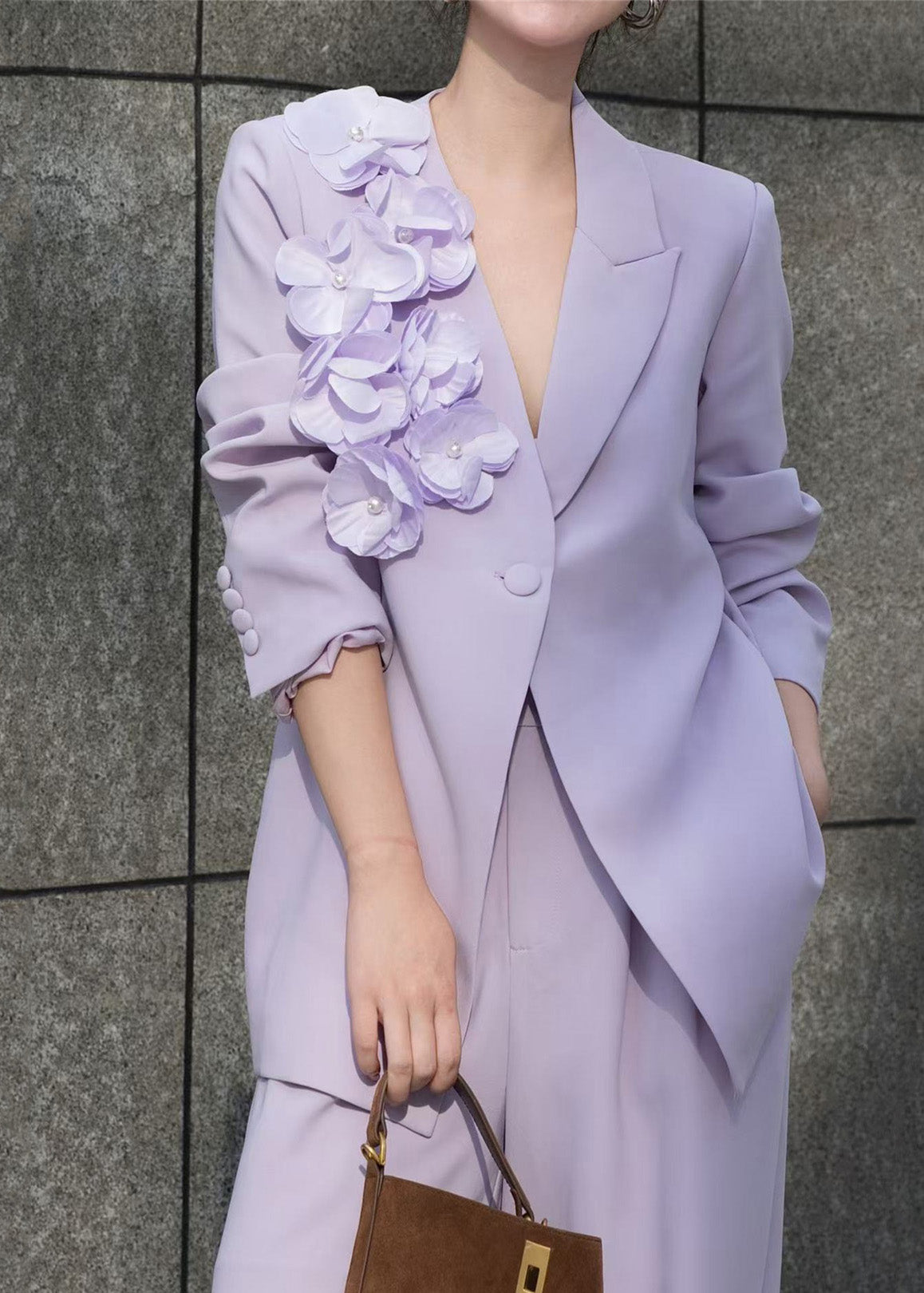 Effortlessly Elegant Pants with a Timeless Design