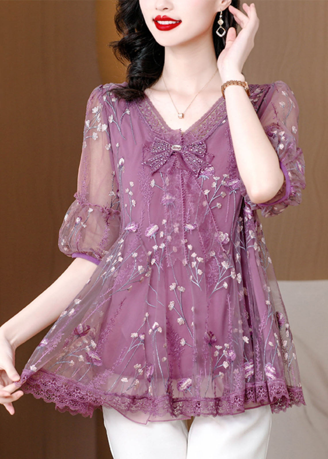 Well Tailored Top with a Graceful Silhouette