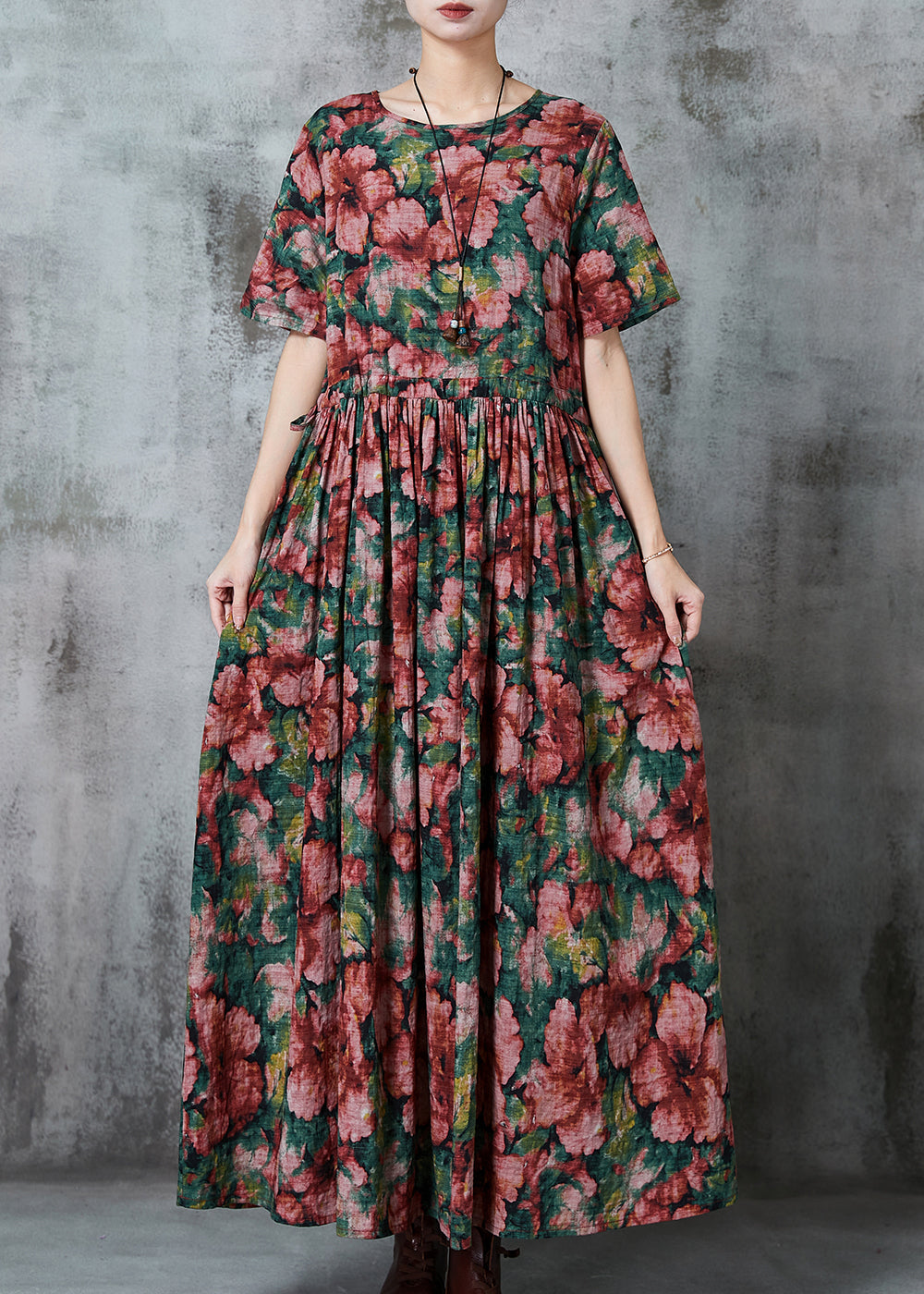 Beautifully Finished Dress in a Timeless Design