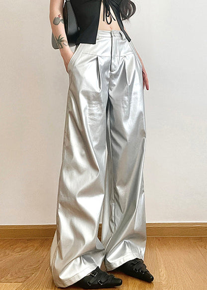 Well Tailored Pants with a Graceful Silhouette