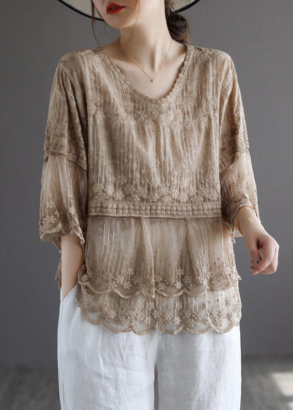 Well Tailored Top with a Graceful Silhouette