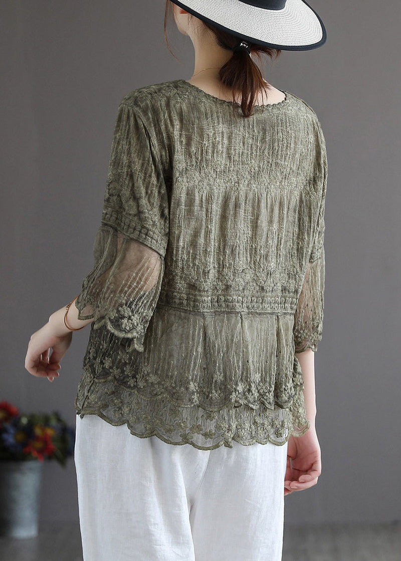 Well Tailored Top with a Graceful Silhouette