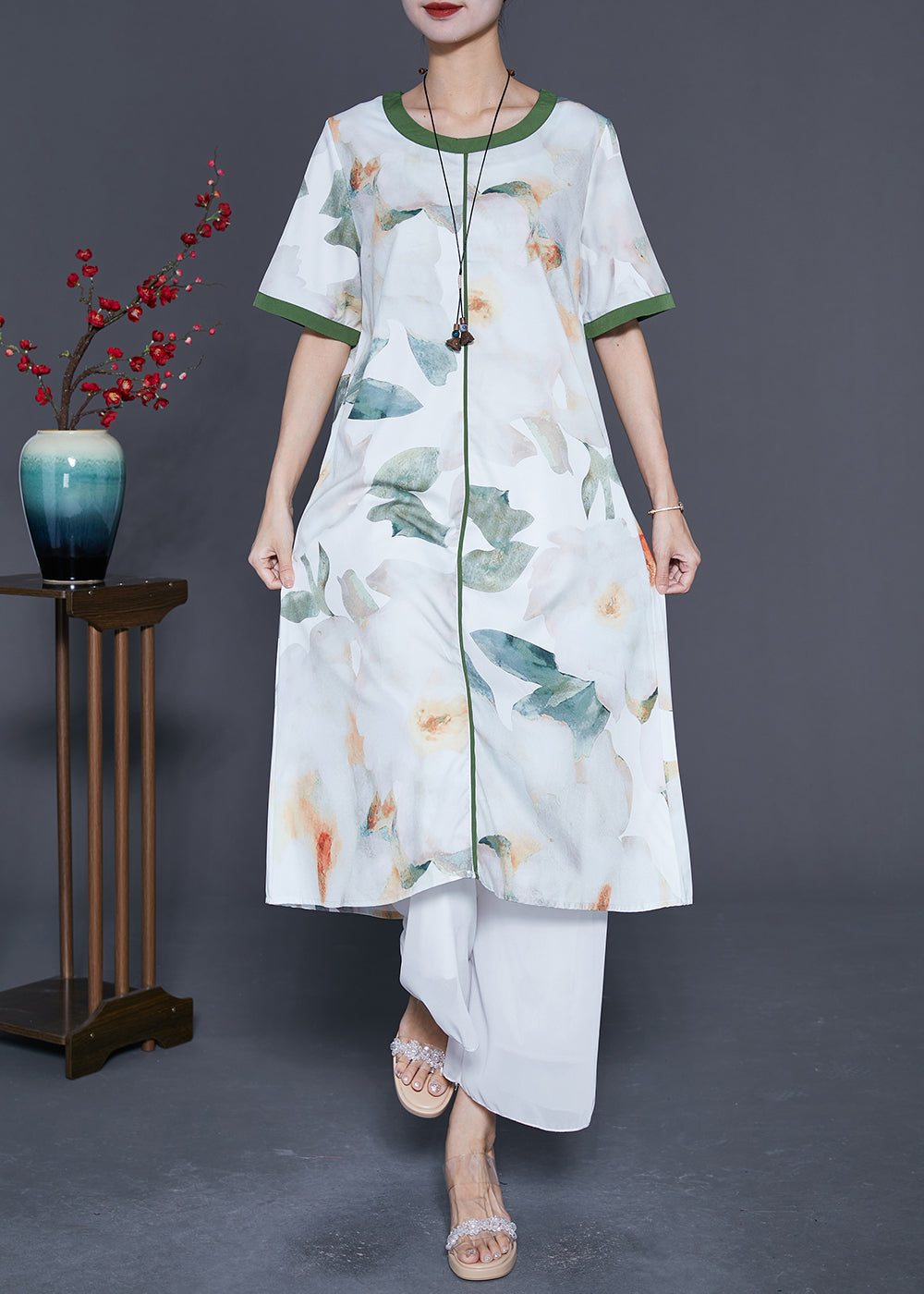 Effortlessly Elegant Dress with a Timeless Design
