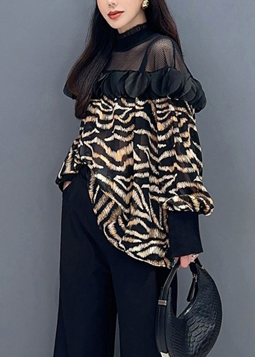 Effortlessly Elegant Top with a Timeless Design