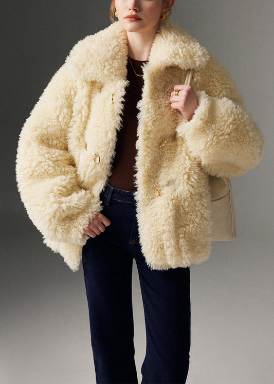 Well Tailored Coat with a Graceful Silhouette
