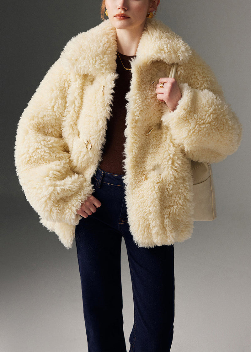 Well Tailored Coat with a Graceful Silhouette