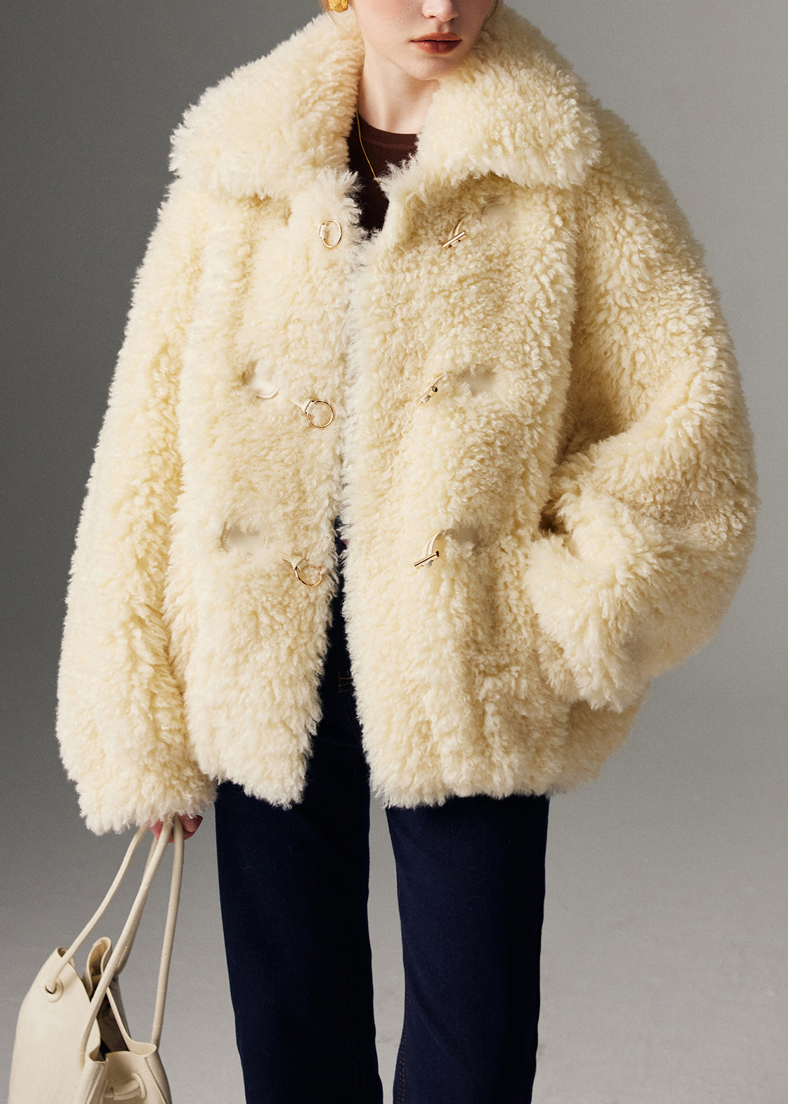 Well Tailored Coat with a Graceful Silhouette