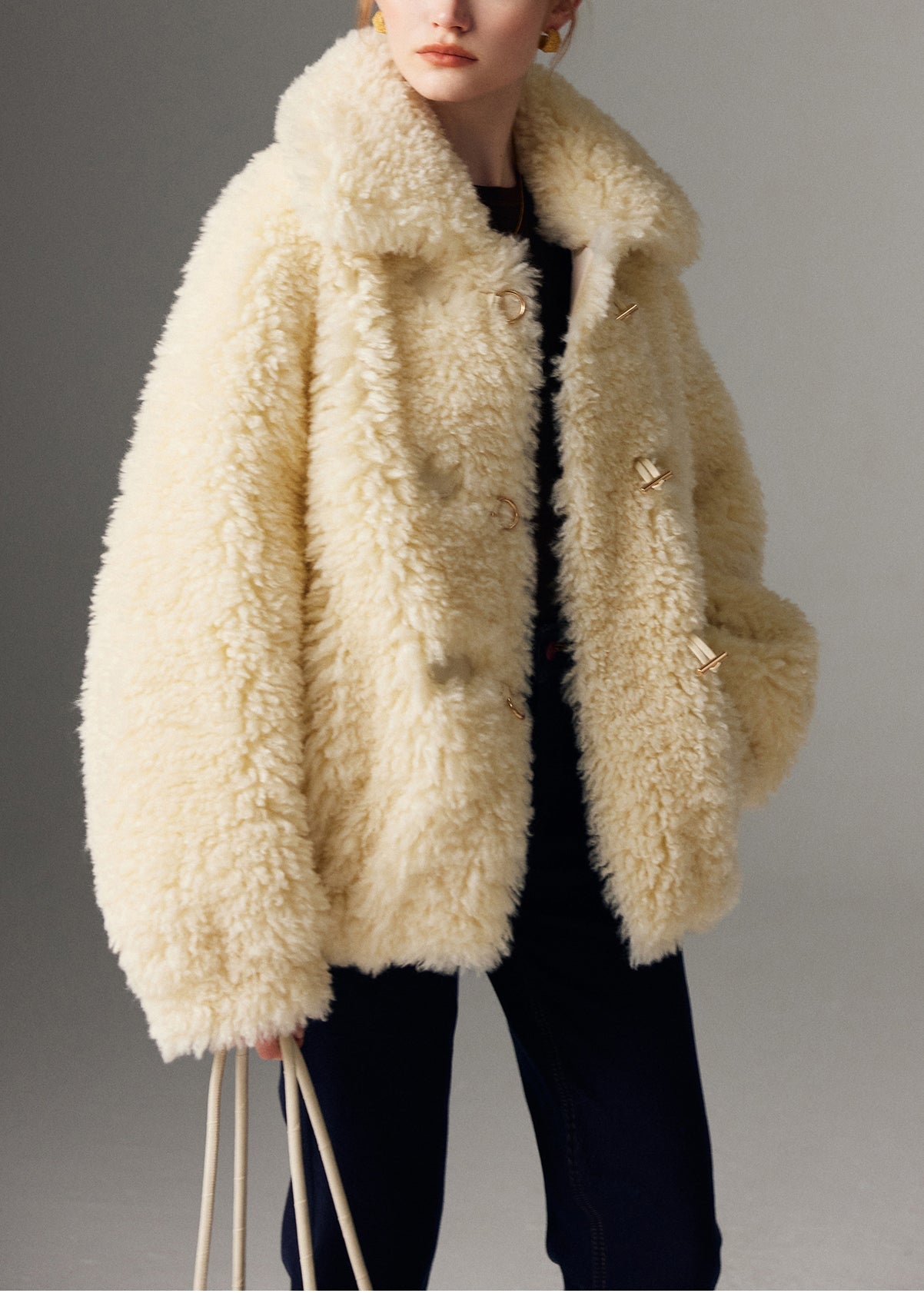 Well Tailored Coat with a Graceful Silhouette