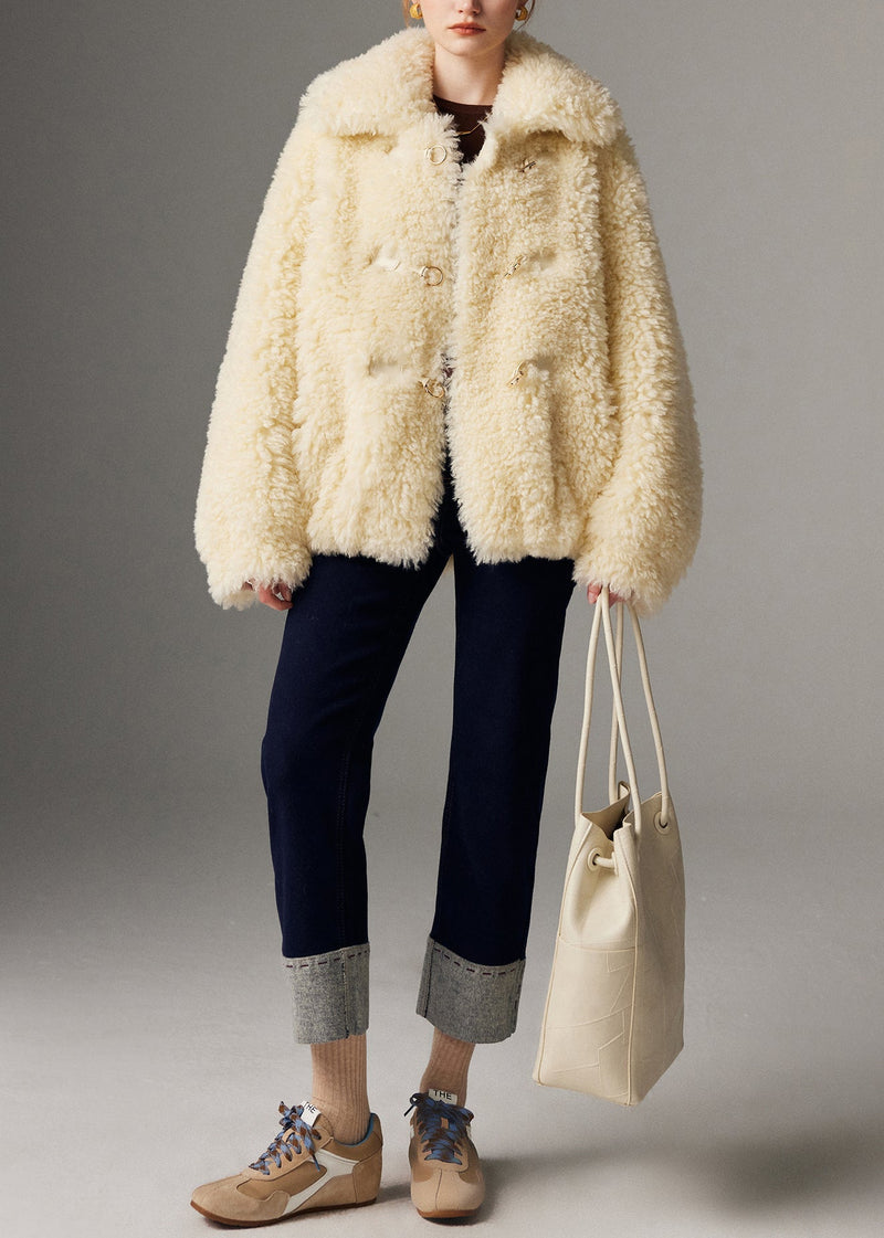 Well Tailored Coat with a Graceful Silhouette