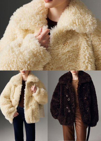 Well Tailored Coat with a Graceful Silhouette