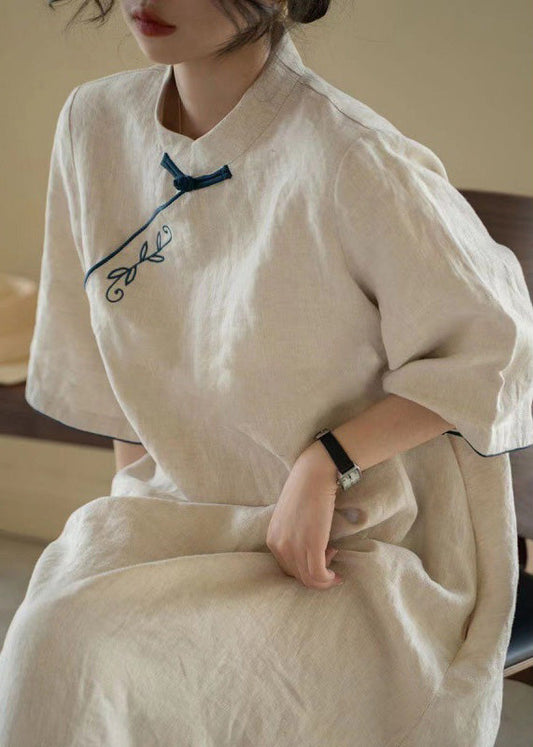 Beautifully Finished Dress in a Timeless Design