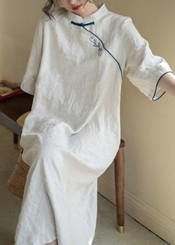 Beautifully Finished Dress in a Timeless Design