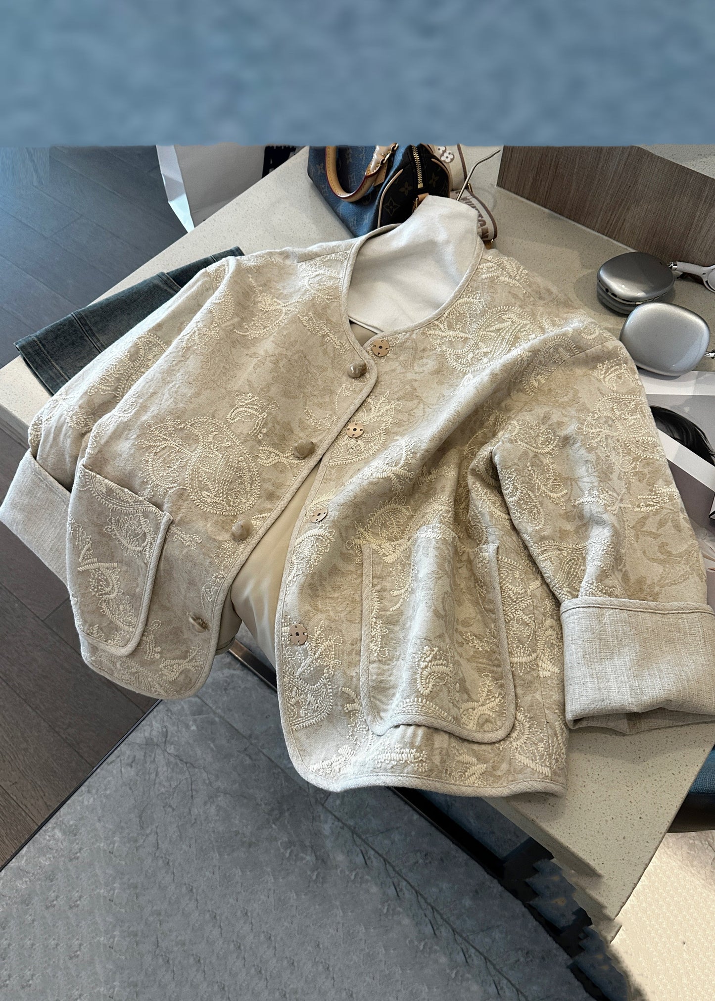 Effortlessly Elegant Coat with a Timeless Design