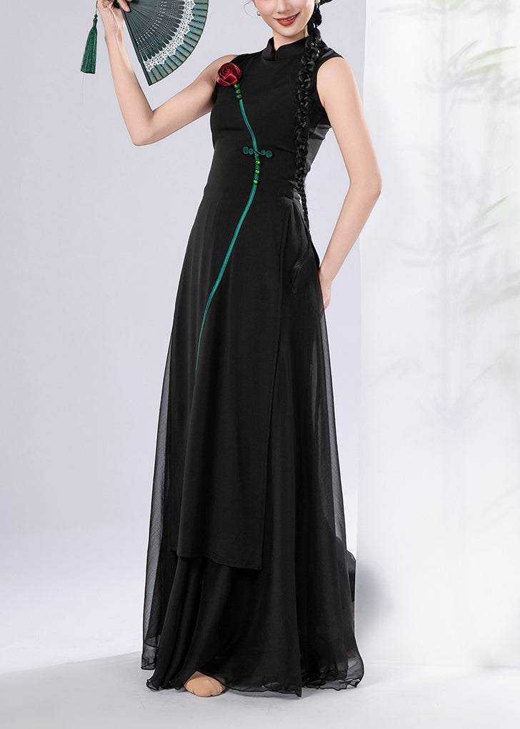 Sophisticated Garment with a Clean Classic Look