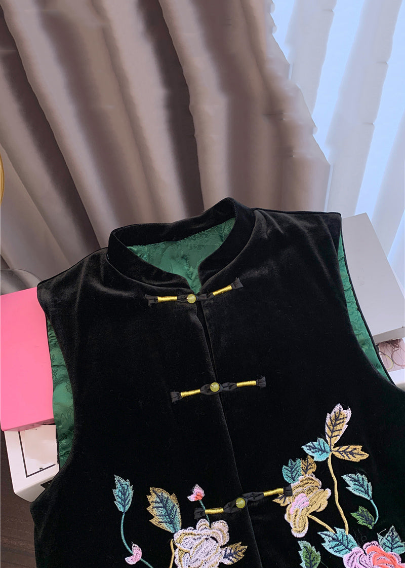Beautifully Finished Coat in a Timeless Design