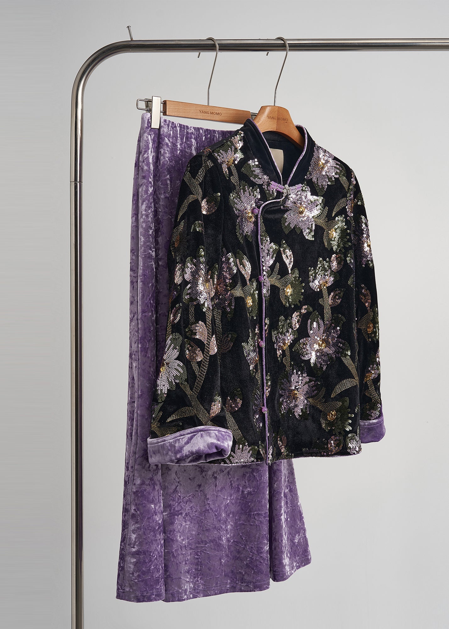 Effortlessly Elegant Coat with a Timeless Design