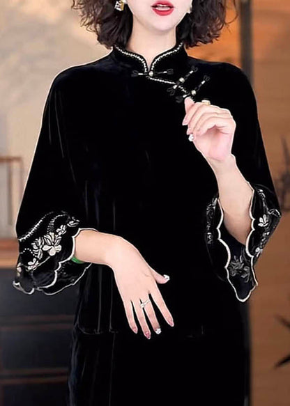 A Vintage Style Shirt with Delicate Timeless Details