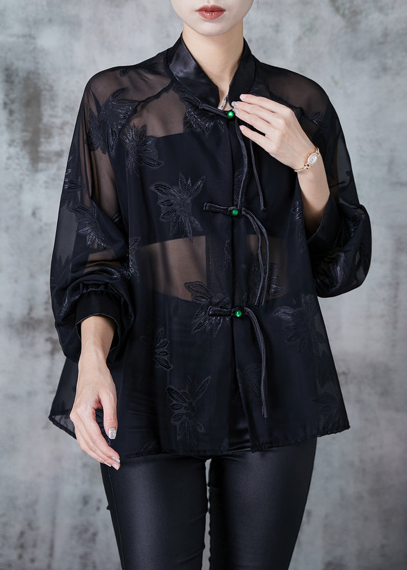 Classic Vintage Blouse with a Flattering Fit