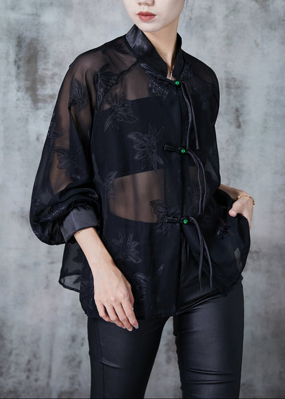 Classic Vintage Blouse with a Flattering Fit