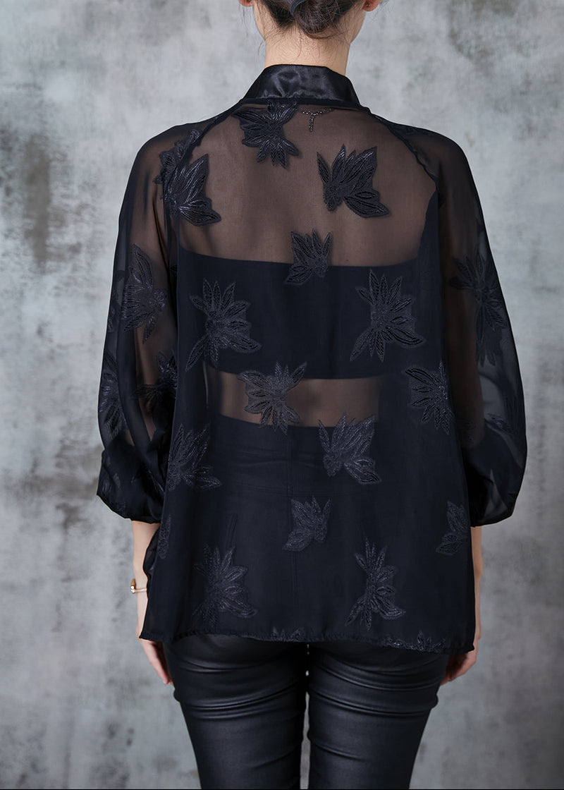 Classic Vintage Blouse with a Flattering Fit